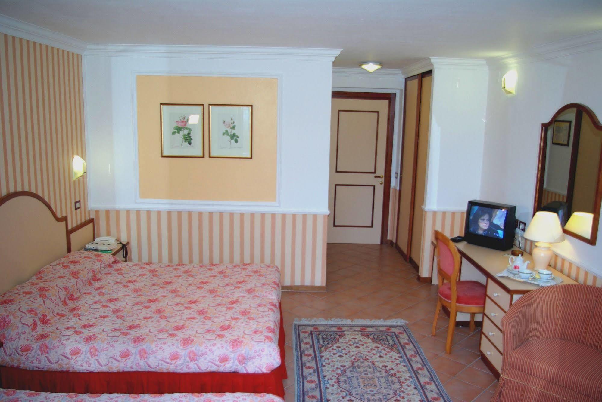 Parco Del Lago Resort & Spa Villagrande Strisaili Екстериор снимка